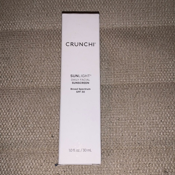Crunchi Sunlight Facial sunscreen broad spectrum SPF 30 - Picture 2 of 3